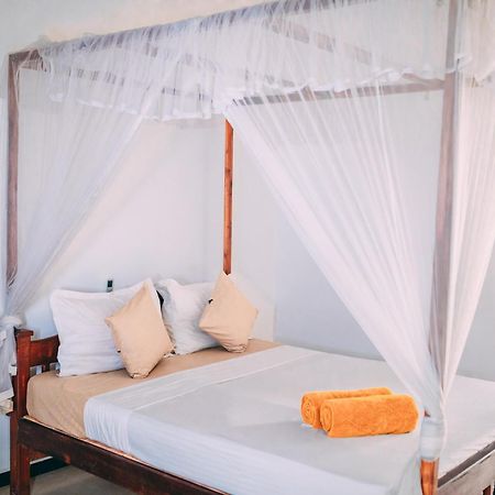 Pineapple Surf Hotel อาฮานกามา ภายนอก รูปภาพ