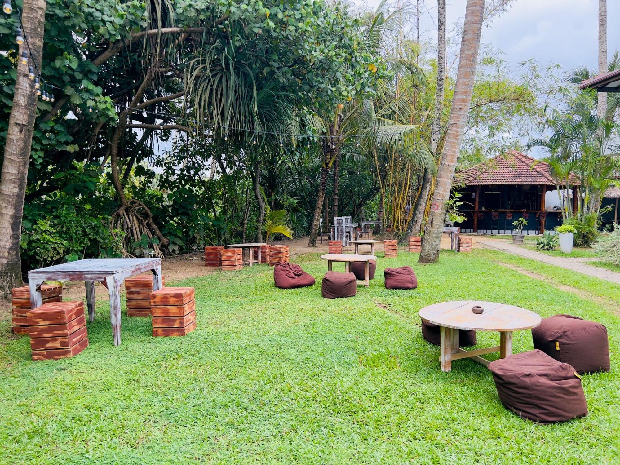 Pineapple Surf Hotel อาฮานกามา ภายนอก รูปภาพ