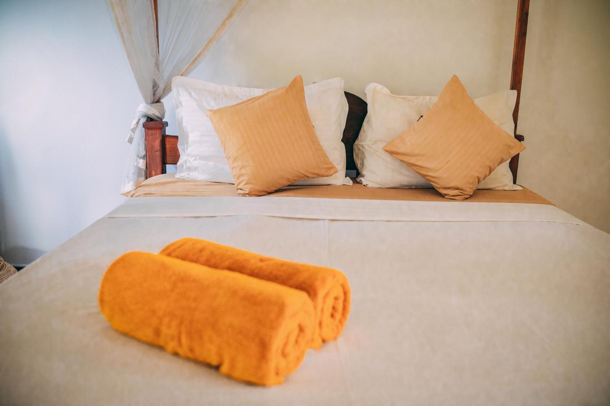 Pineapple Surf Hotel อาฮานกามา ภายนอก รูปภาพ