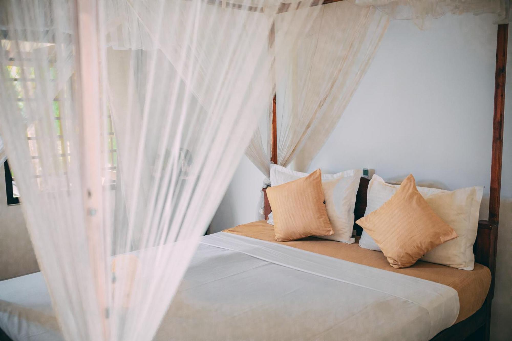 Pineapple Surf Hotel อาฮานกามา ภายนอก รูปภาพ