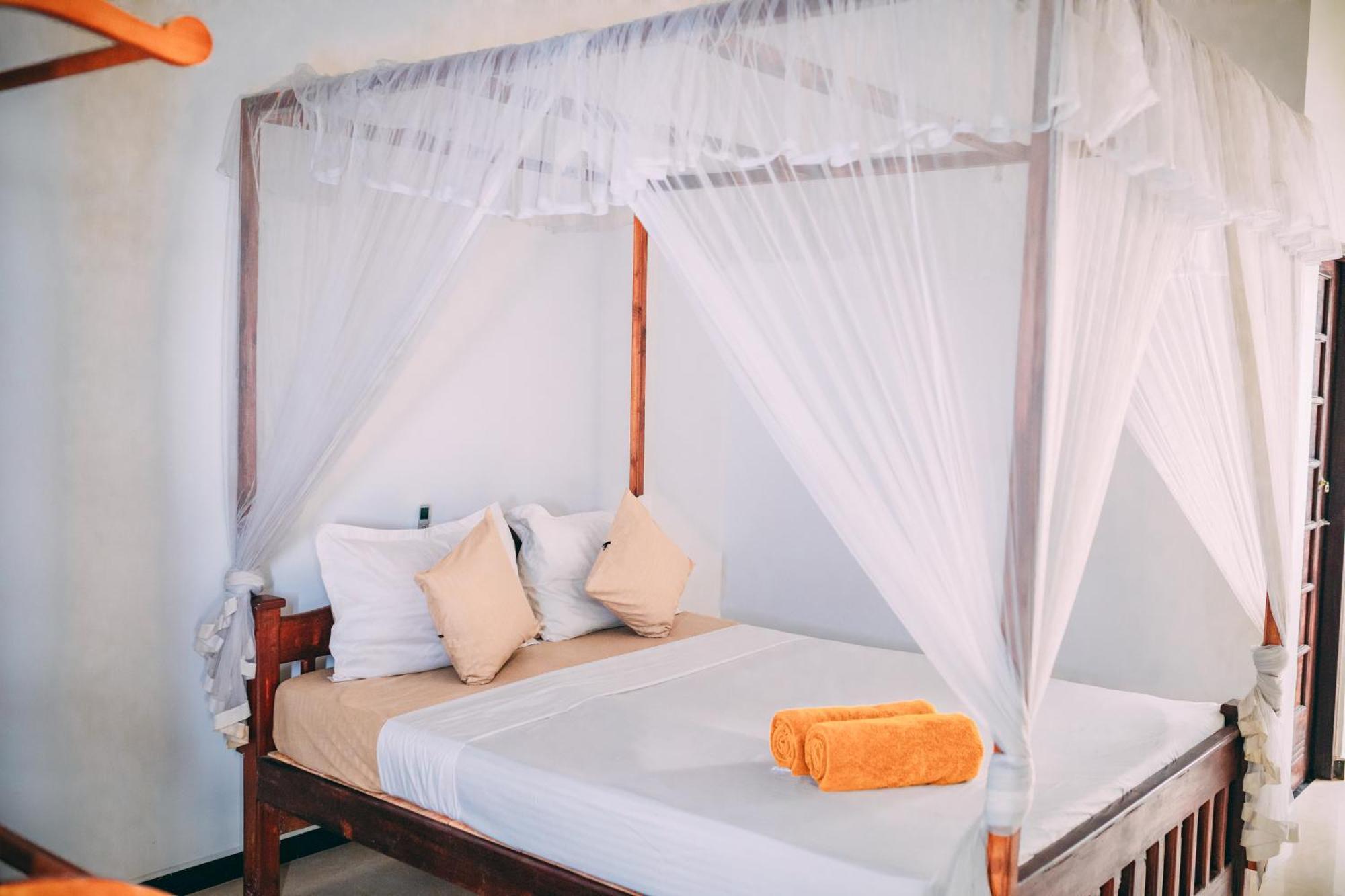 Pineapple Surf Hotel อาฮานกามา ภายนอก รูปภาพ