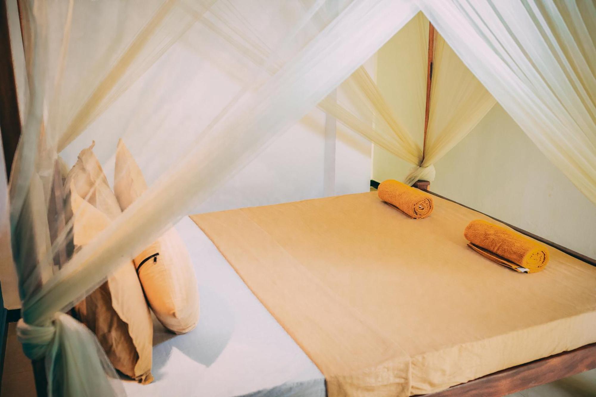 Pineapple Surf Hotel อาฮานกามา ภายนอก รูปภาพ