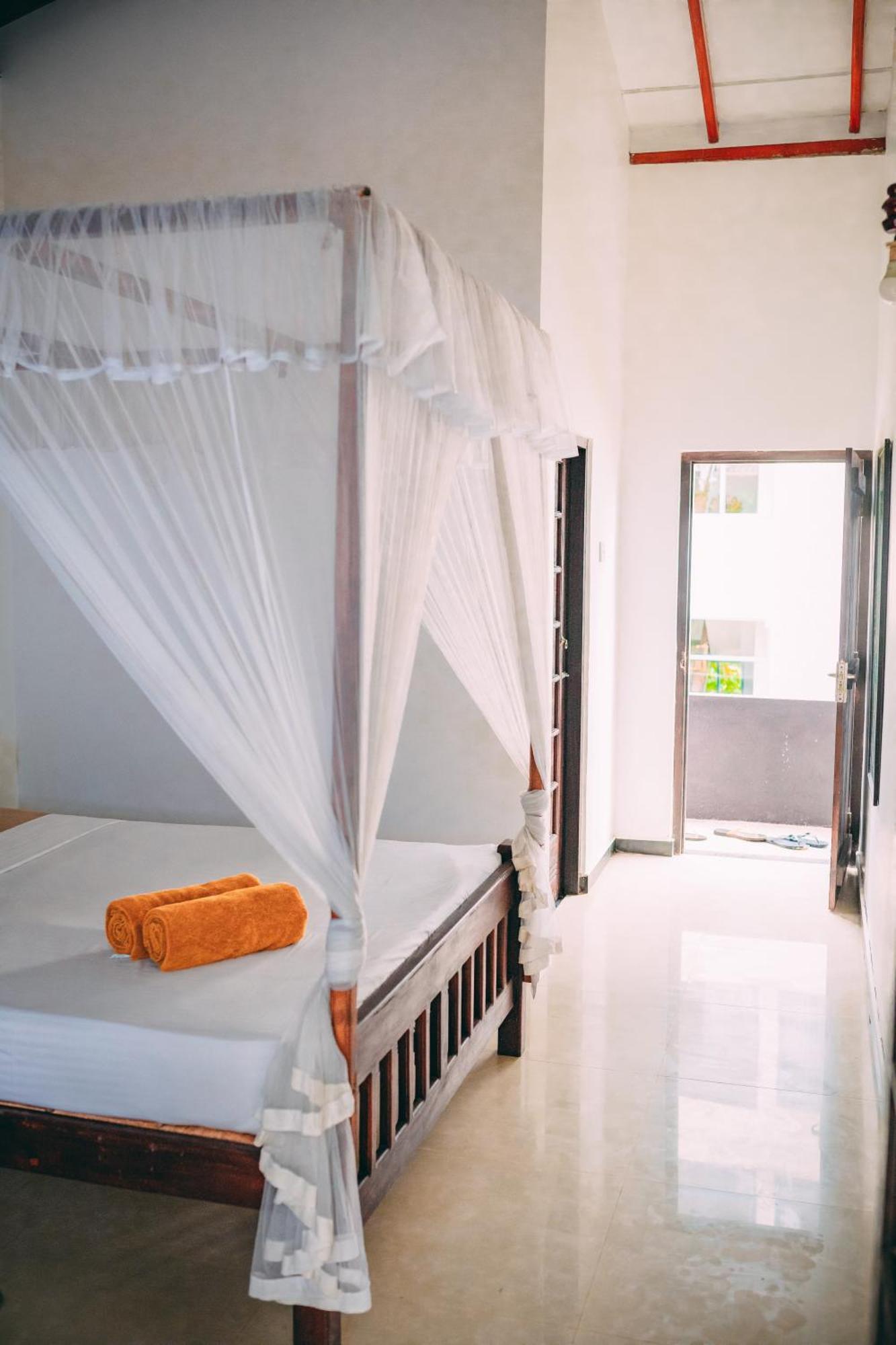 Pineapple Surf Hotel อาฮานกามา ภายนอก รูปภาพ