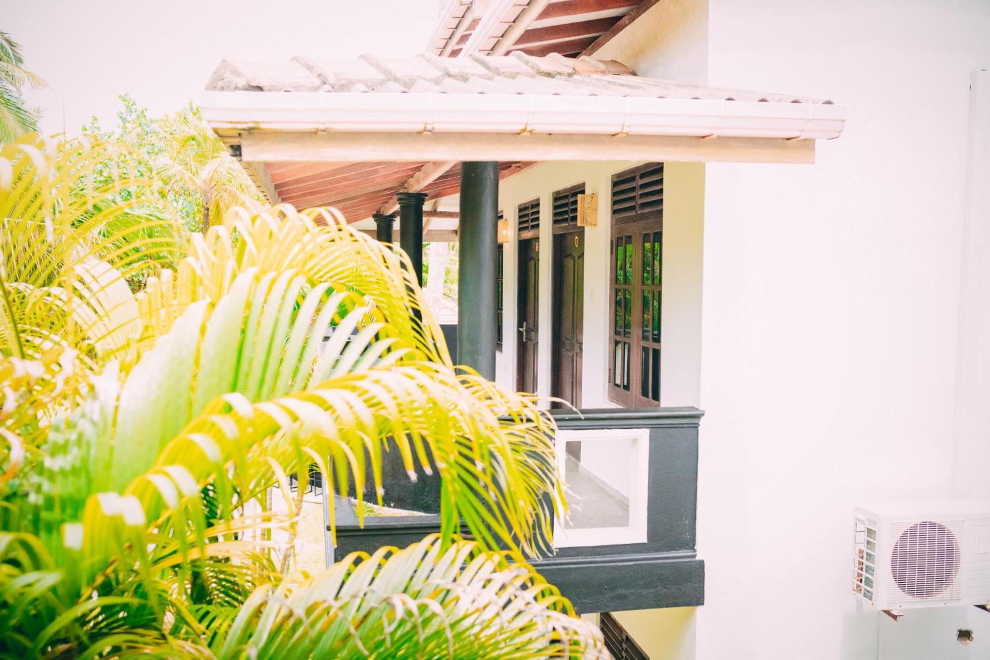 Pineapple Surf Hotel อาฮานกามา ภายนอก รูปภาพ